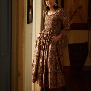 Hailee Smocked Midi Dress - Black Floral - Image 4