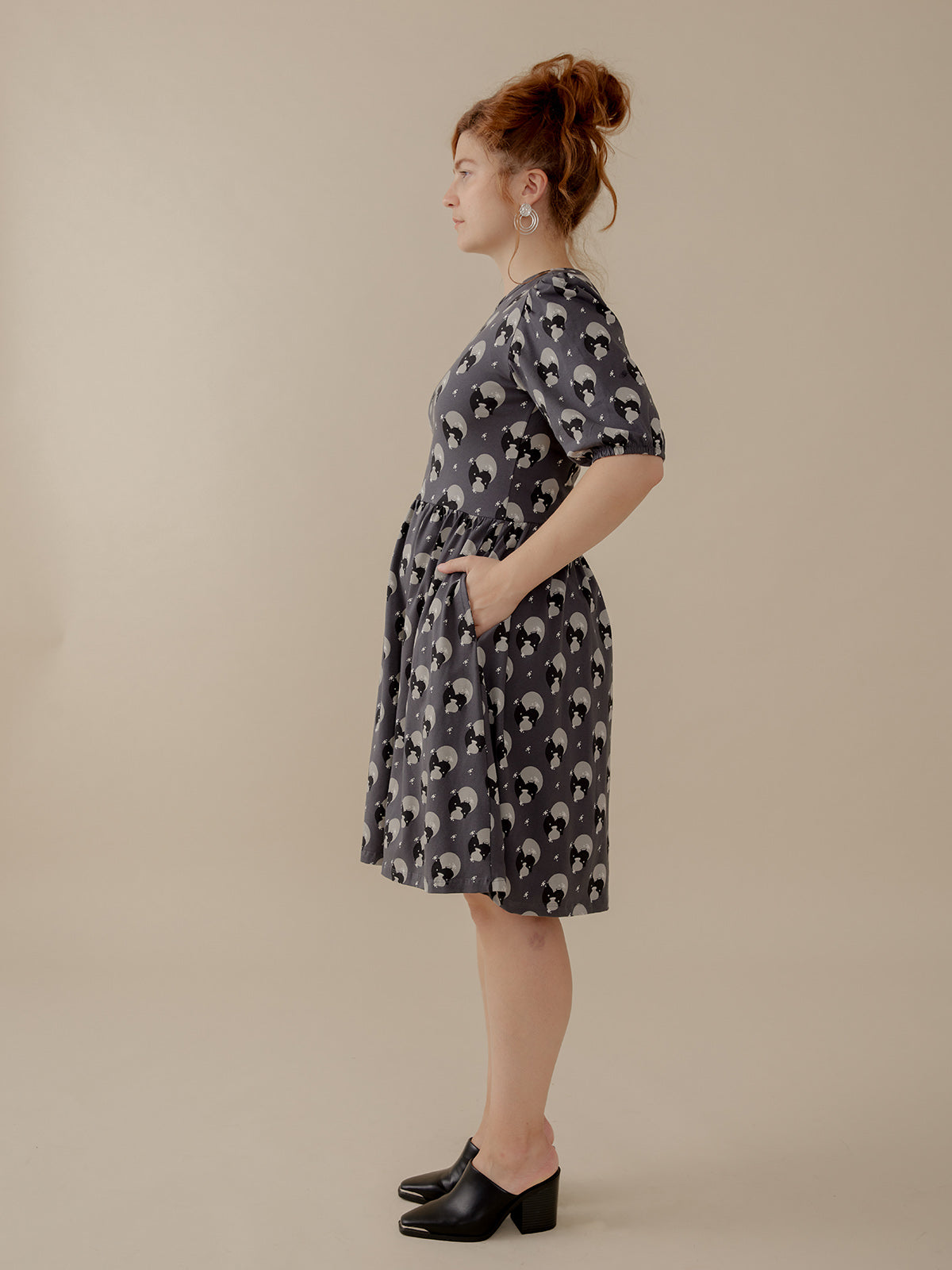 Inez Bubble Sleeve Dress - Vase Cluster Graphite - Image 5